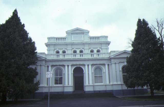 1 maryborough court house front entrance aug1984