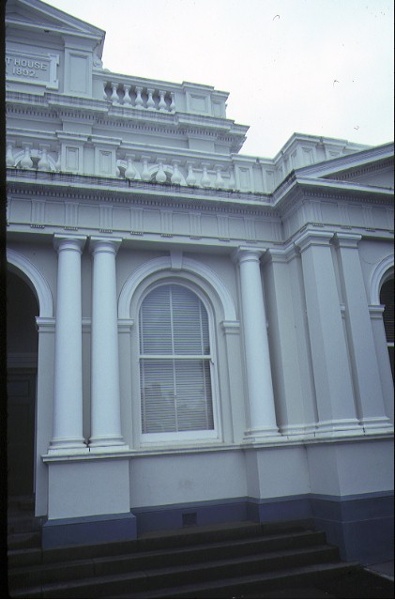 maryborough court house facade detail aug1984