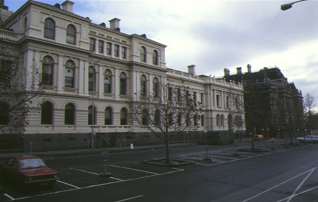 1 titles office queens street melbourne side elevation