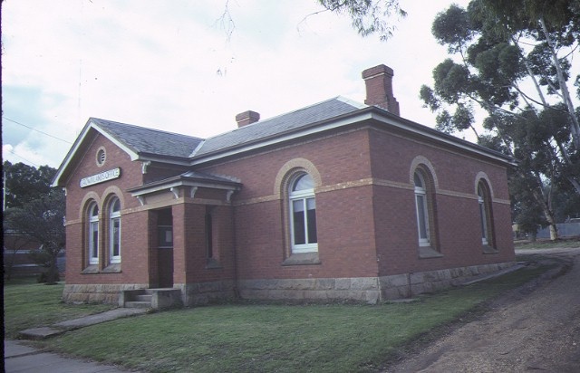 1 crown land office napier street st arnaud front view aug1984