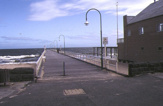 1 pier off kerford road albert park front view sep1992