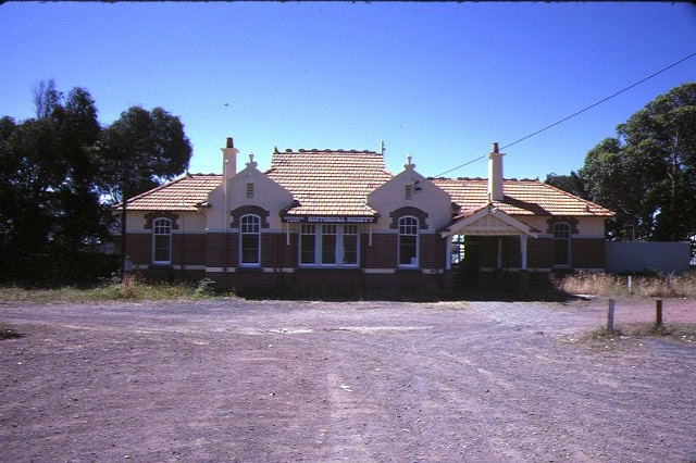 1 wonthaggi railway station front elevation jan1985