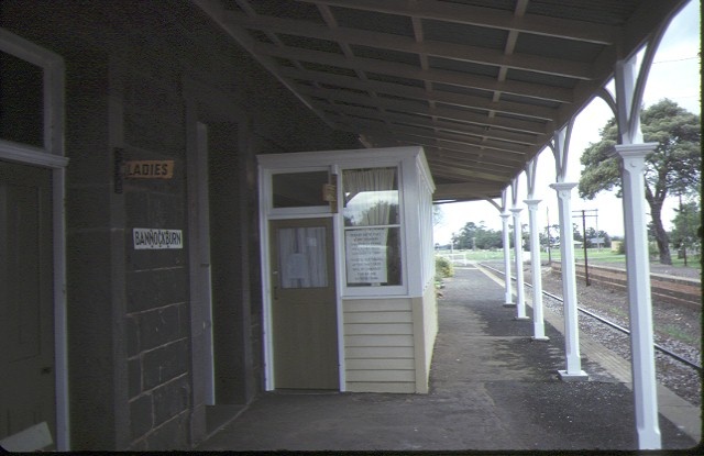 bannockburn railway station platform view aug1984