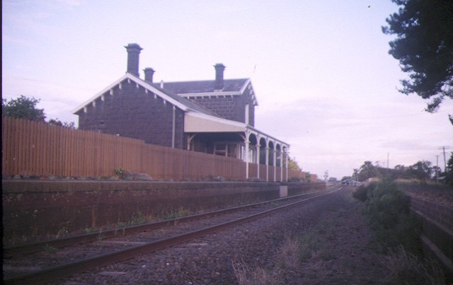 bannockburn railway station side view apr1995