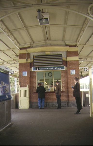 essendon railway station complex buckley street essendon central platform ticket box oct1998