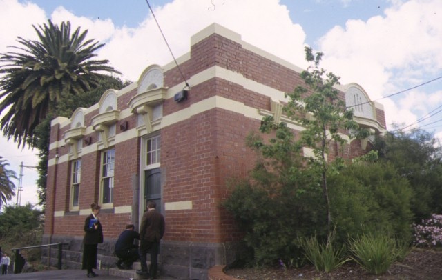 essendon railway station complex buckley street essendon street elevation oct1998