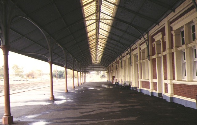 maryborough railway station platform view