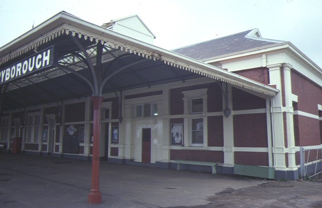 maryborough railway station side view aug1984