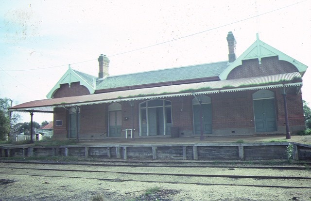 1 rupanyup railway station cromie street rupanyup trackside view jul1984