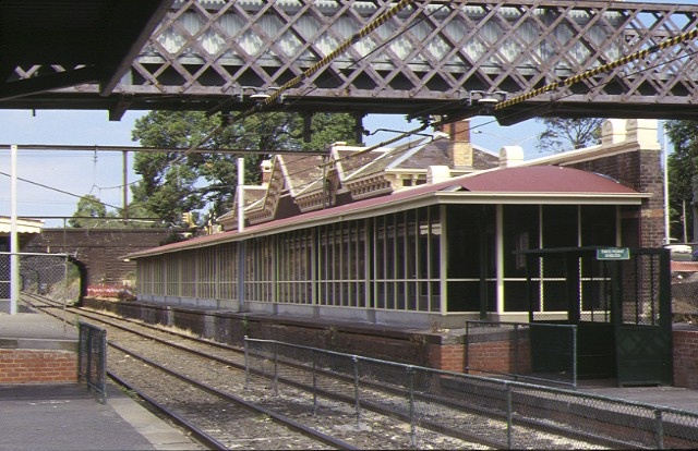1 railway station complex ferrars street south melbourne trackside view feb1999