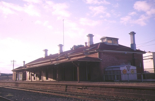 1 st arnaud railway station avenue st arnaud trackside view may1995
