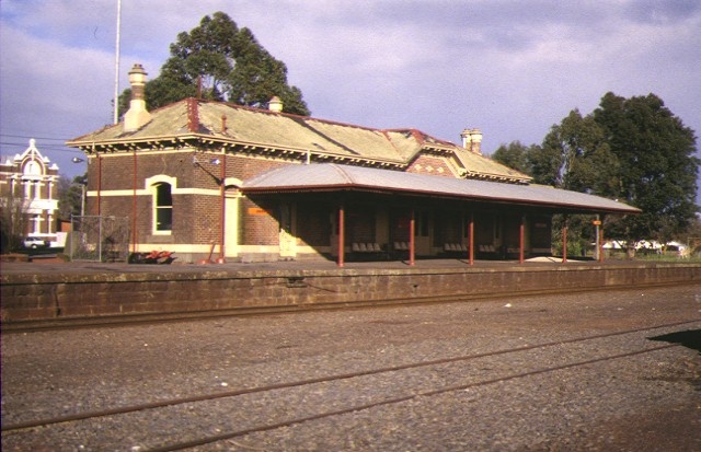 1 terang railway station terang trackside view may1995