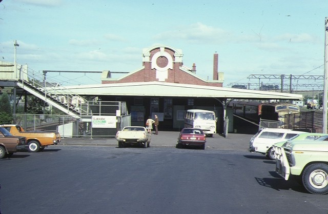 1 warragul railway station warragul entrance feb1985