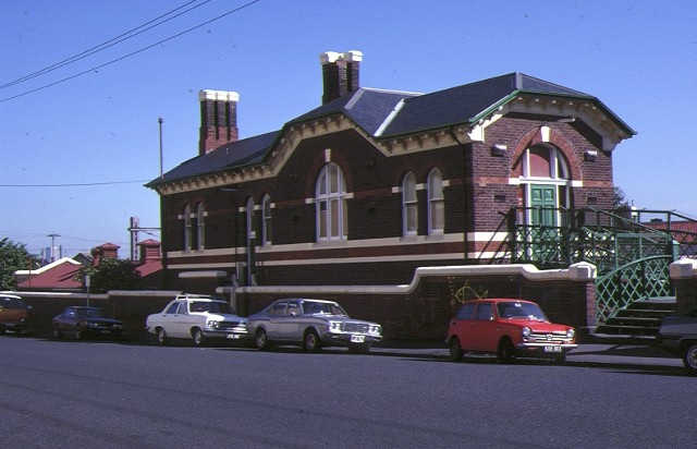 1 windsor railway station complex peel street windsor front view may1984