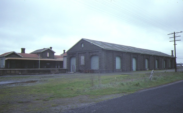 railway station goods shed &amp; water tower station street kyneton goods shed sep1984