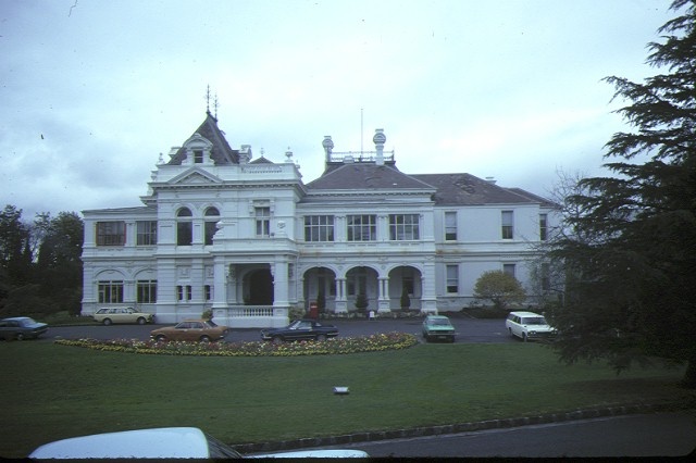 1 stonnington glenferrie road malvern front view sep1984