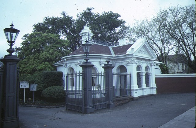 stonnington glenferrie road malvern entrance gates sep1984