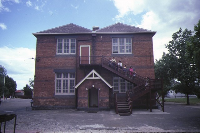 Primary School No. 1181, Bridport Street Albert Park, side entrance, Dec 1984