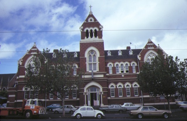 1 melbourne college of printing &amp; graphic arts queensberry street north melbourne front view mar1985
