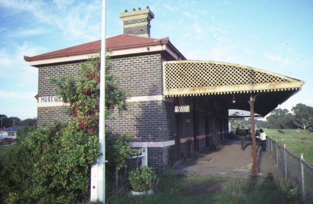 casterton railway station side view jun1984
