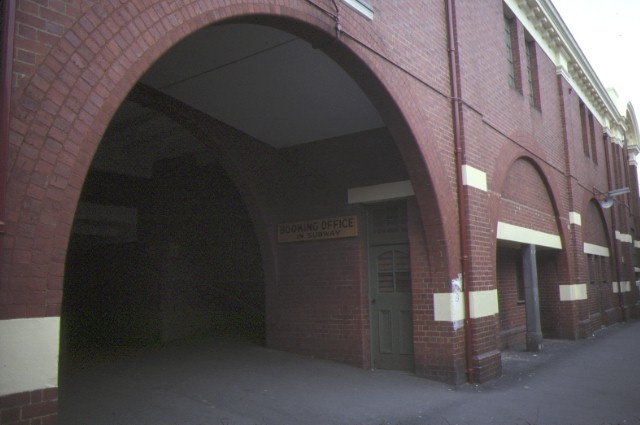 glenferrie railway station hawthorn arch detail jun1984