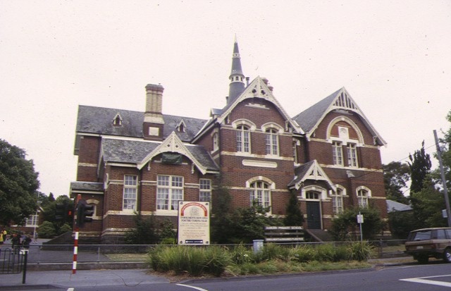 1 auburn primary school no 2948 front view