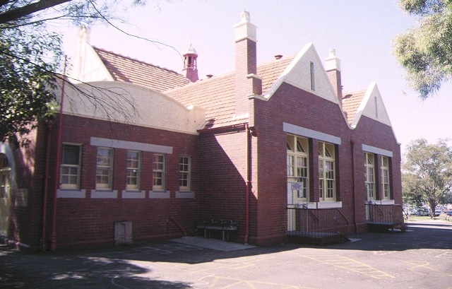 infant building &amp; shelter shed coburg primary school no 484 bell street coburg side view feb 98