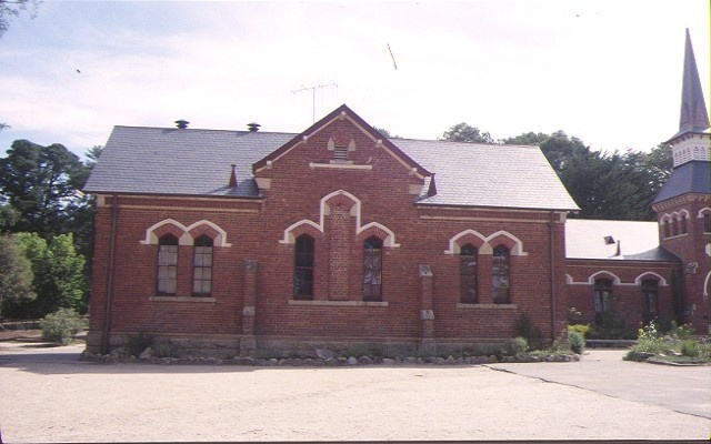 beechworth primary school no 1560 junction road beechworth front detail mar1998