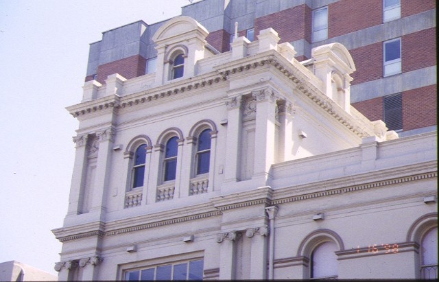 aubrey bowen wing royal victorian eye &amp; ear hospital morrison place east melbourne facade detail jan1998