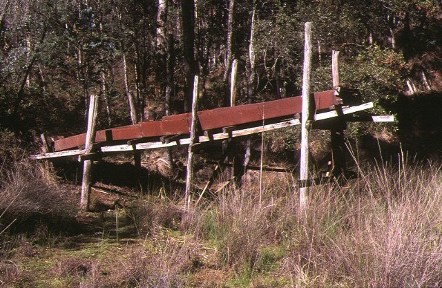 1 yackandandah creek gold hydraulic sluicing works yackandandah trestle side view mat1998