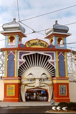 1 luna park h938 entrance april 2000