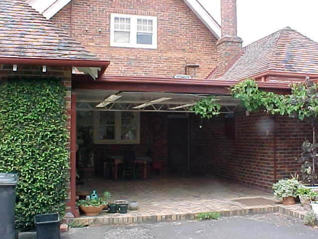 H01399 residence formerly colinton mont albert road canterbury courtyard nov2001