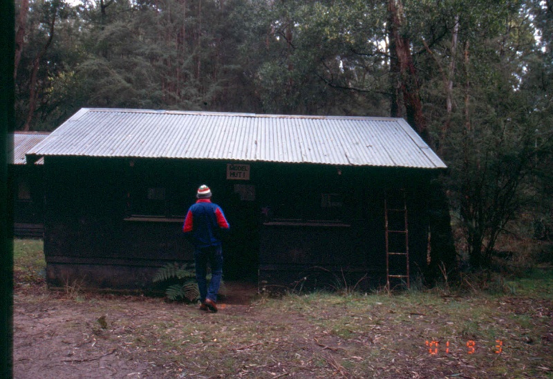 H01981 camp eureka model hut 1 2001