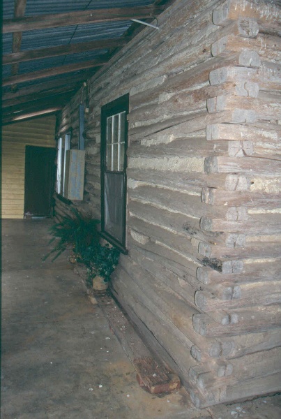 H01987 log cottage poowong east side 2001