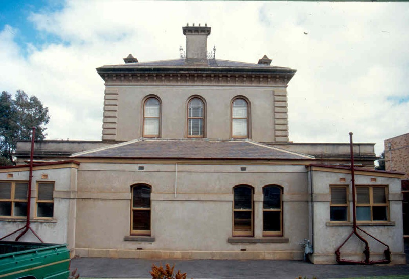 H01997 stawell courthouse rear sep01 ac2