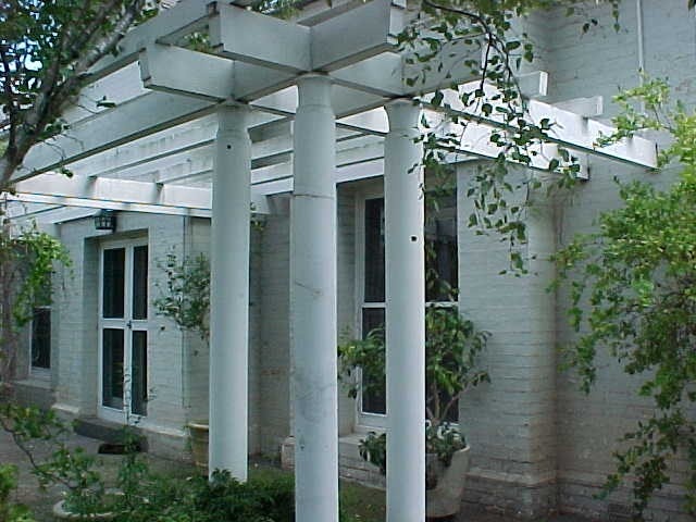 H01955 cuming garden colonnade