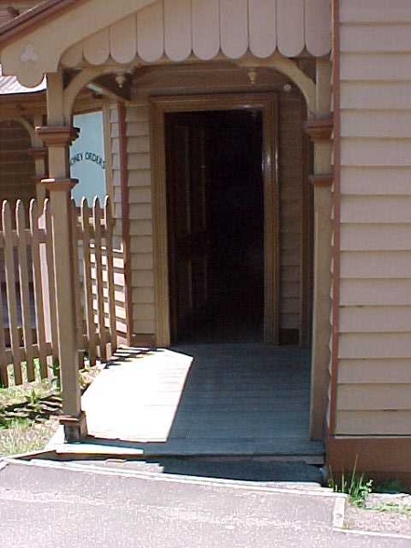 H00583 walhalla po exterior doorway mar 2003