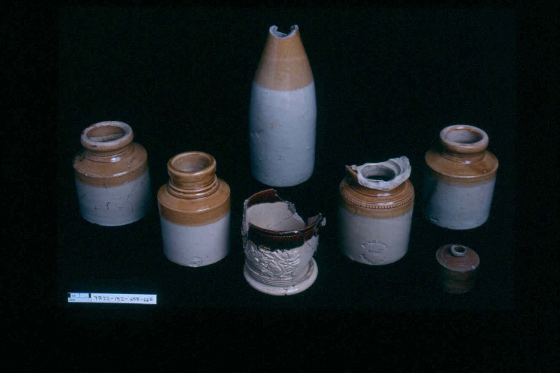 h01889 gisborne mains artefacts pottery