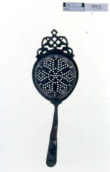h01889 gisborne mains artefacts strainer spoon