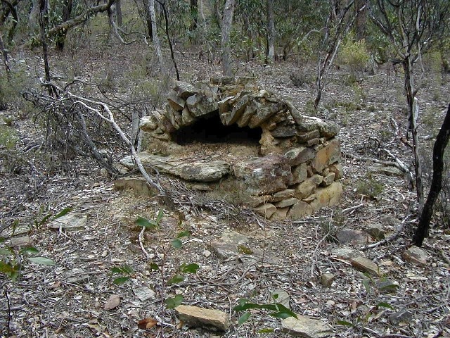 h02047 castlemaine diggings ovens gully july02 db