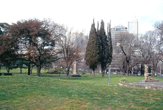 h02041 01 flagstaff gardens separation and pioneers monuments 0803 mz