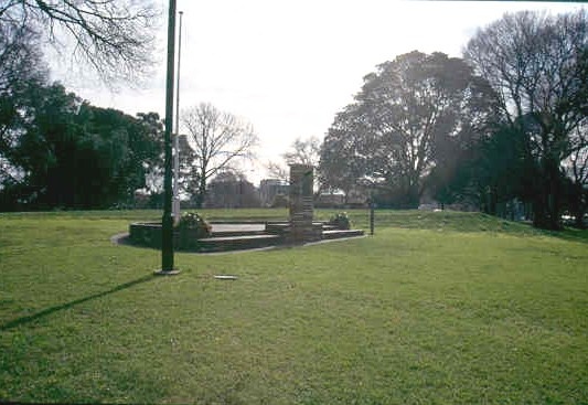 h02041 flagstaff gardens separation monument 0803 mz