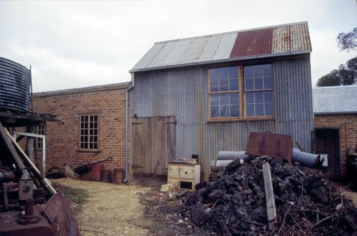 archibolds treatment works vineyard road castlemaine battery shed she project 2003