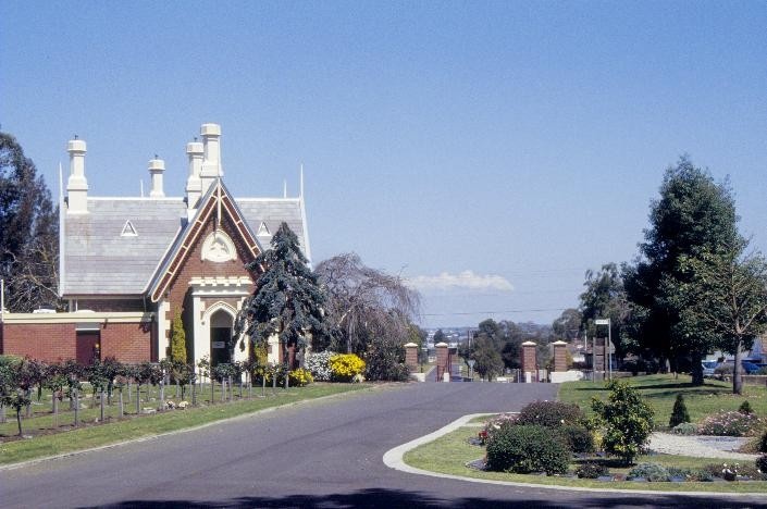 eastern cemetery gatehouse ormond road geelong driveway she project 2003