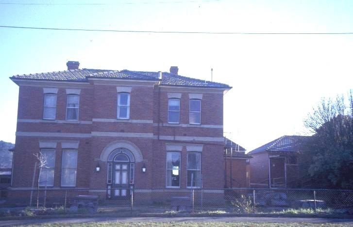 former female refuge complex scott pde ballarat east front view she project 2003