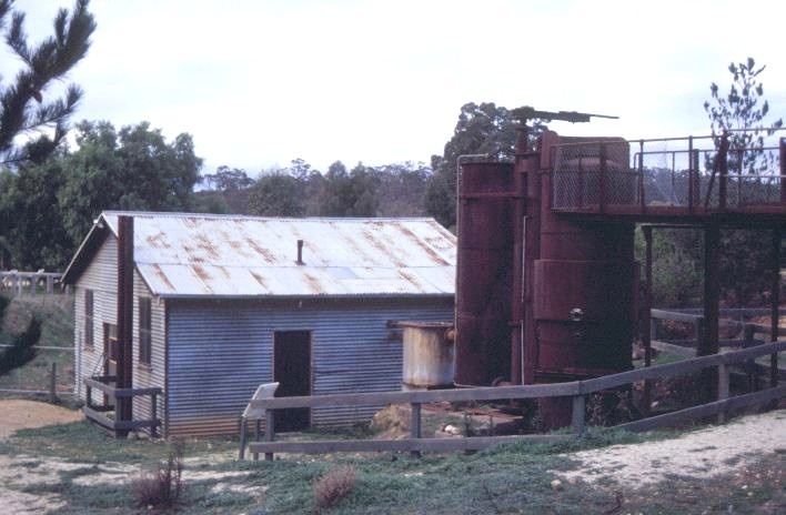 h01322 1 forest creek tourist gold mine castlemaine and chewton road castlemaine engine shed side elevation she project 2003