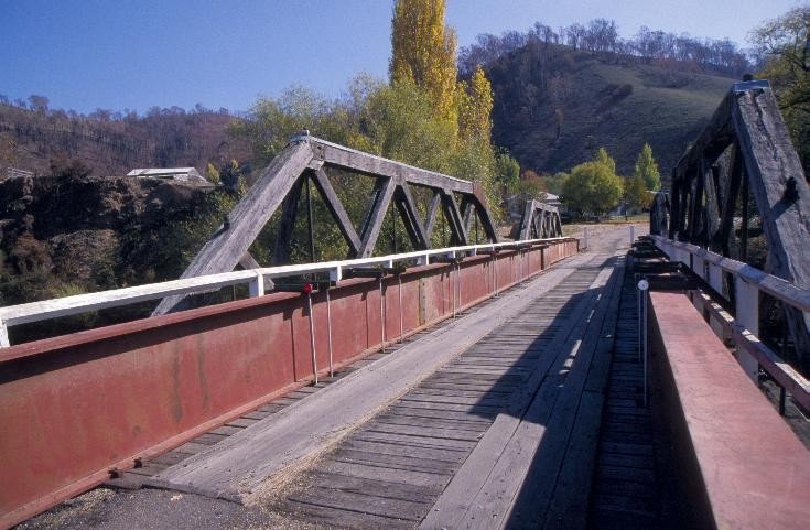 h00917 hinnomunjie bridge over mitta mitta river omeo from omeo end she project 2003