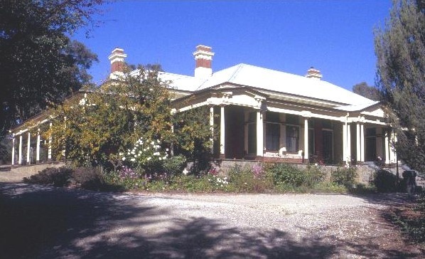 h00721 1 kaweka hargreaves street castlemaine house from drive she project 2003
