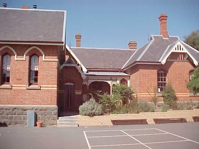 h01717 whittlesea primary school no 2090 plenty road whittlesea close up she project 2004