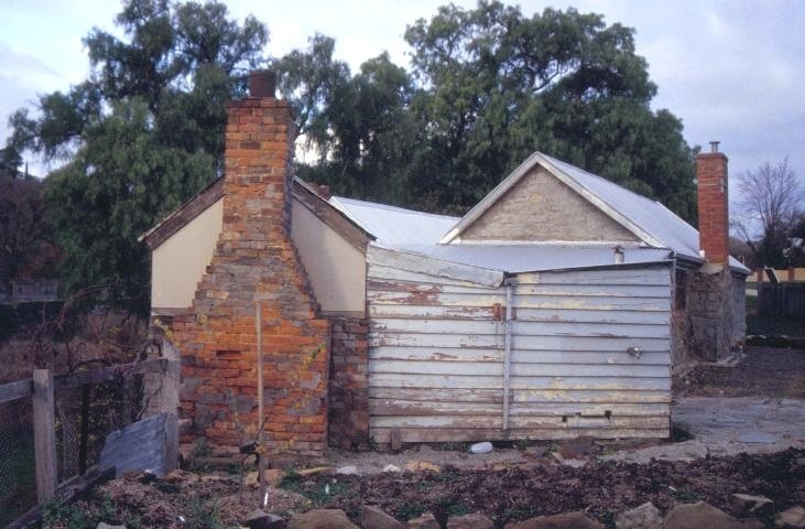h01838 tutes cottage greenhill road castlemaine chimney she project 2003